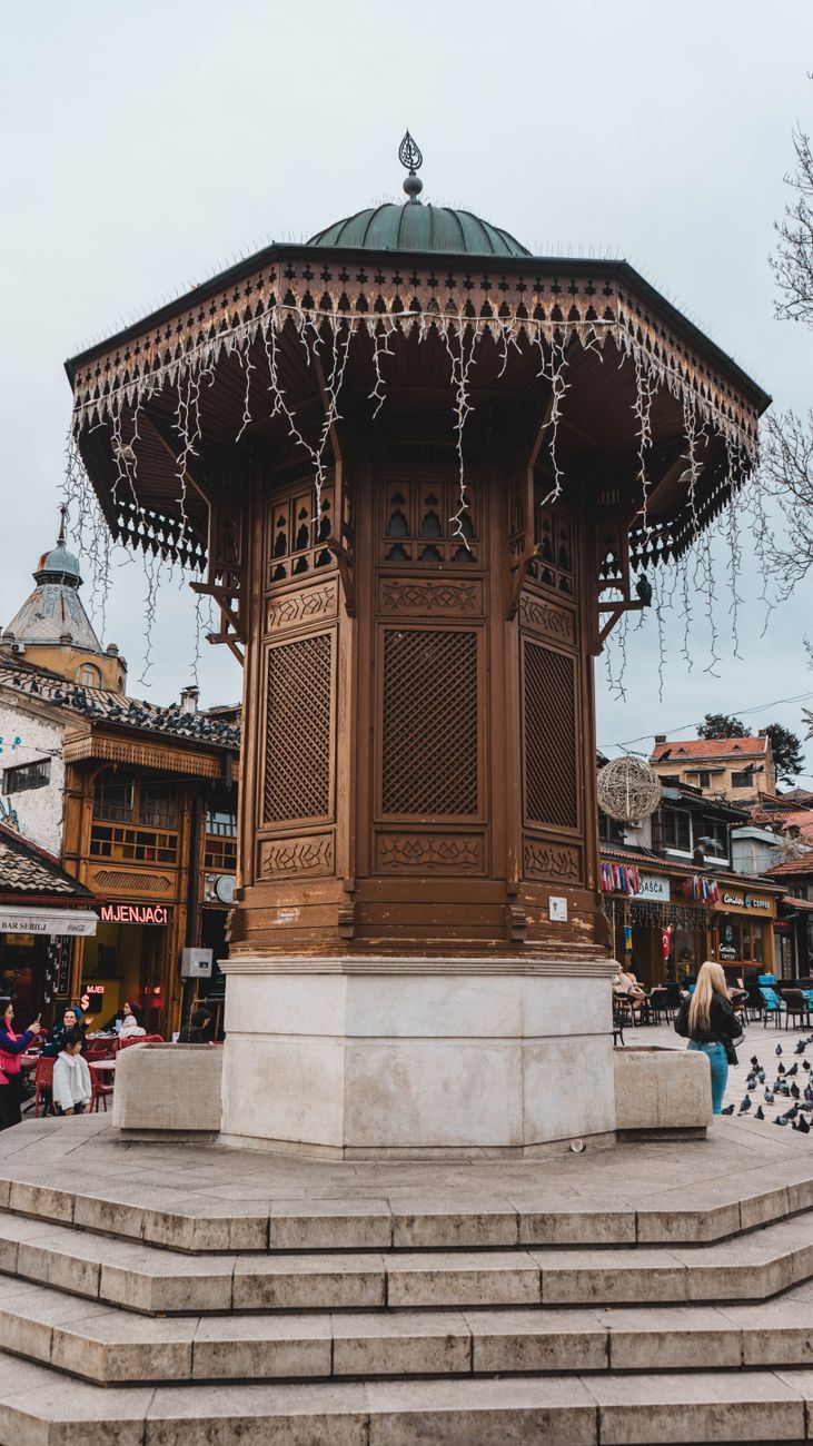 Historijska česma Sebilj u gradskoj četvrti Baščaršija u Sarajevo.